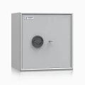sejf-meblowy-adorf-331003.01-zamkniety-jasnoszary-na-klucz.webp